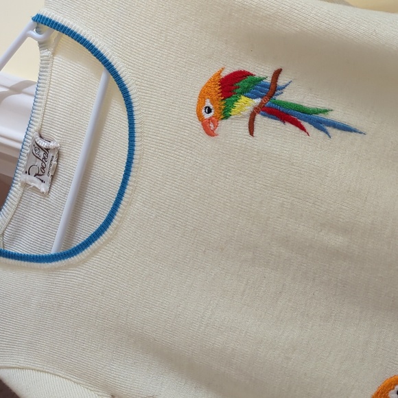 Vintage short sleeve embroidered sweater - Picture 2 of 3